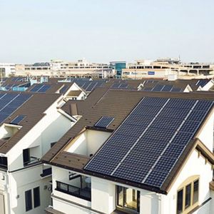 Lắp hệ thống điện năng lượng mặt trời trên mái hay dưới mặt đất