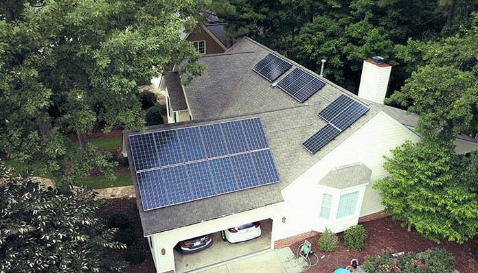 Bóng râm lên tấm pin năng lượng mặt trời