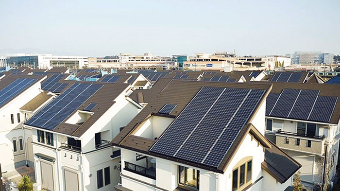 lap-dat-he-thong-dien-nang-luong-mat-troi-ap-mai